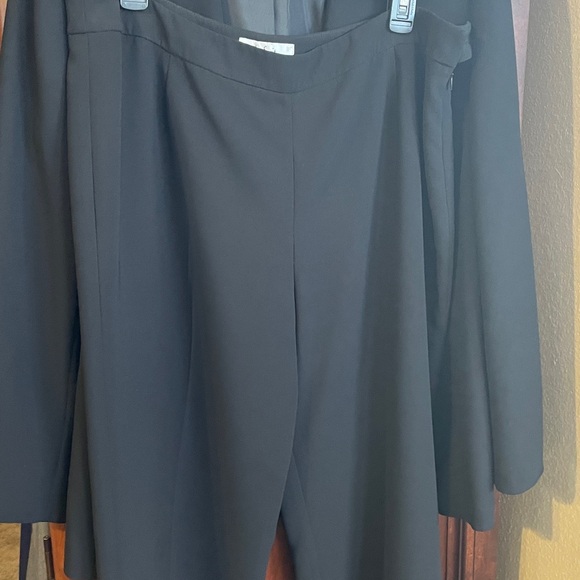 Classic Black Women’s Suit - Picture 2 of 3